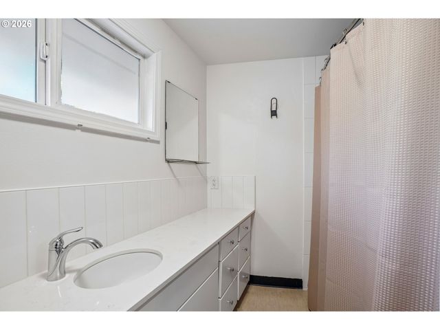 821 Se BUSH St, Portland, OR 97202