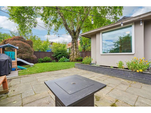 821 Se BUSH St, Portland, OR 97202