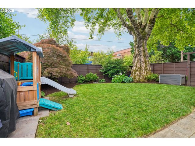 821 Se BUSH St, Portland, OR 97202