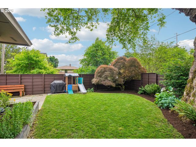821 Se BUSH St, Portland, OR 97202