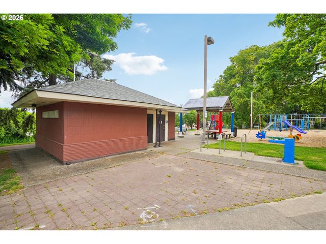 821 Se BUSH St, Portland, OR 97202