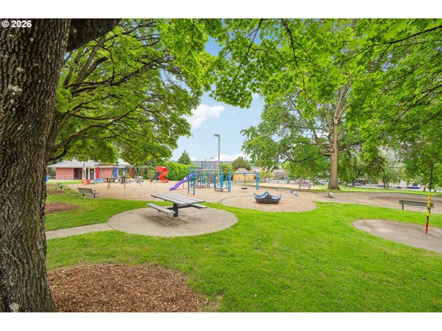 821 Se BUSH St, Portland, OR 97202