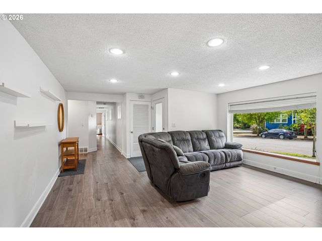 821 Se BUSH St, Portland, OR 97202