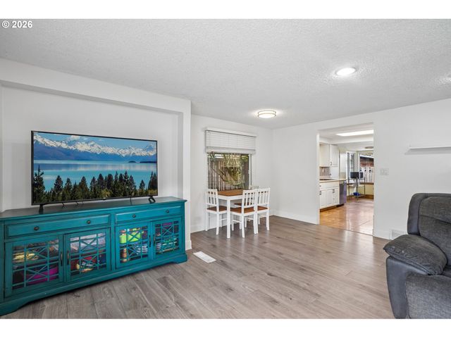 821 Se BUSH St, Portland, OR 97202