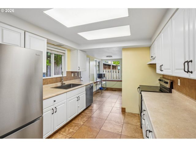 821 Se BUSH St, Portland, OR 97202