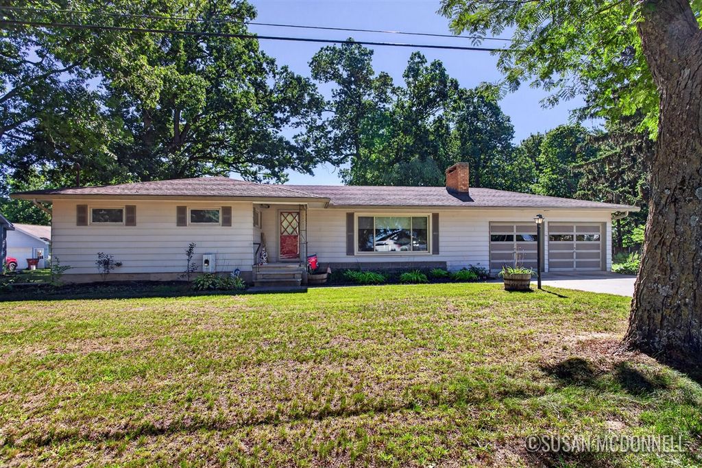 11737 W Carson City Road, Greenville, MI 48838