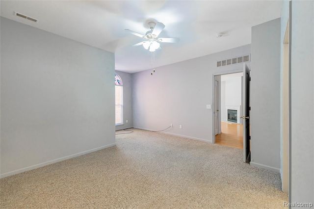 23030 Williamsburg Circle 15, Woodhaven, MI 48183