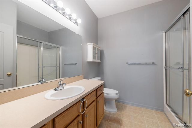 23030 Williamsburg Circle 15, Woodhaven, MI 48183