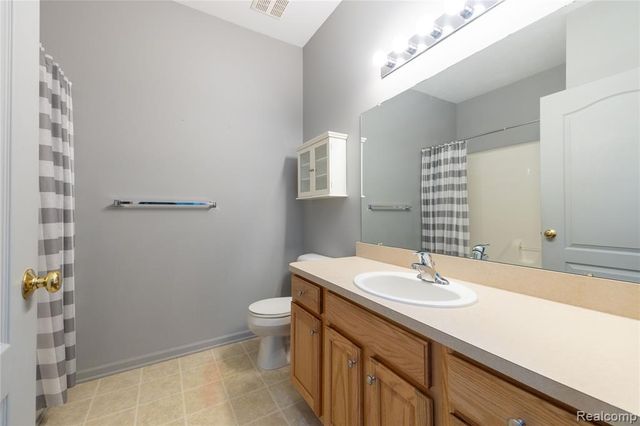 23030 Williamsburg Circle 15, Woodhaven, MI 48183