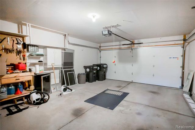 23030 Williamsburg Circle 15, Woodhaven, MI 48183