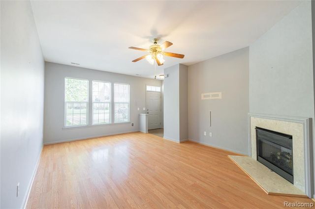 23030 Williamsburg Circle 15, Woodhaven, MI 48183