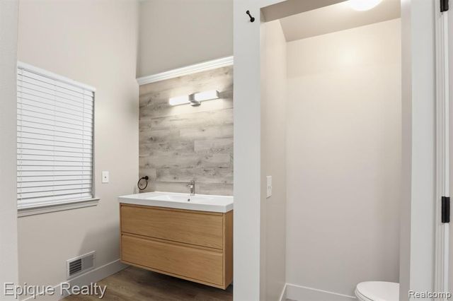 21370 Carlton Drive, Macomb, MI 48044