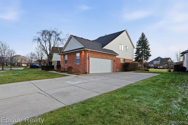 21370 Carlton Drive, Macomb, MI 48044