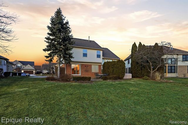 21370 Carlton Drive, Macomb, MI 48044