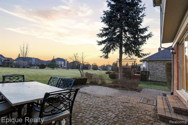 21370 Carlton Drive, Macomb, MI 48044