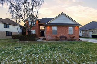 21370 Carlton Drive, Macomb, MI 48044