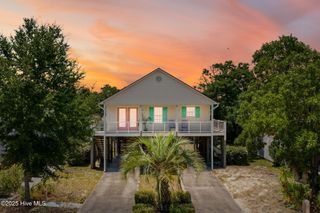 113 NW 10th Street, Oak Island, NC 28465