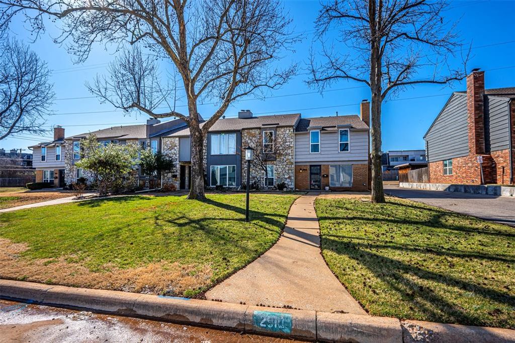 Image 1 of property listing at 2910 Rosewood Lane, Oklahoma City, OK 73120