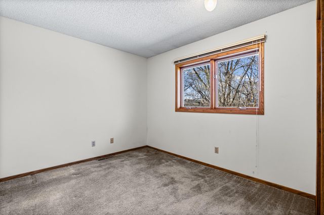 7521 Xerxes Avenue N, Brooklyn Park, MN 55444