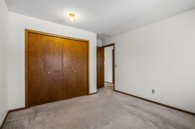 7521 Xerxes Avenue N, Brooklyn Park, MN 55444