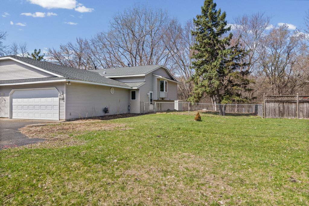7521 Xerxes Avenue N, Brooklyn Park, MN 55444