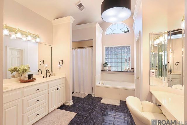 39504 Woodlake Dr, Prairieville, LA 70769