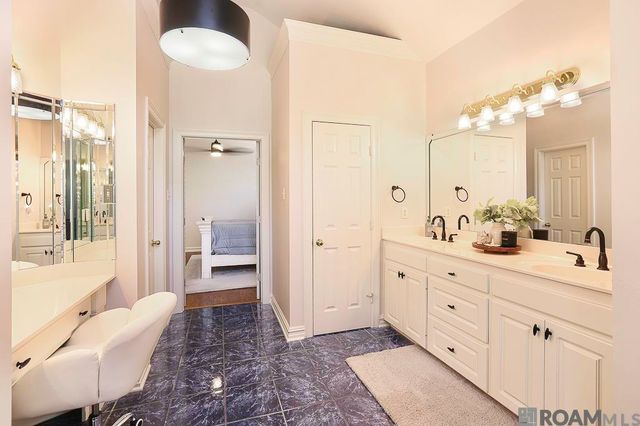 39504 Woodlake Dr, Prairieville, LA 70769