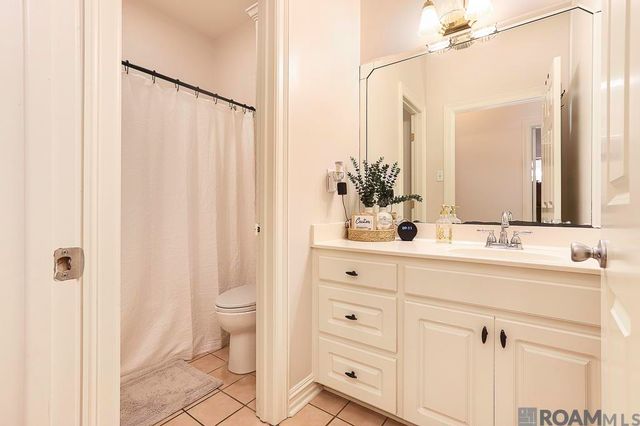 39504 Woodlake Dr, Prairieville, LA 70769