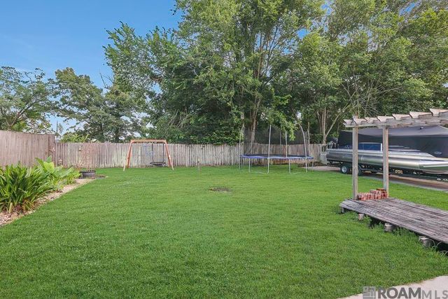 39504 Woodlake Dr, Prairieville, LA 70769