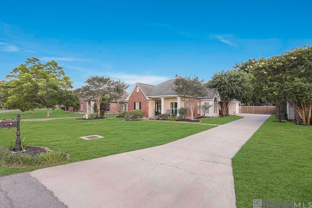 39504 Woodlake Dr, Prairieville, LA 70769