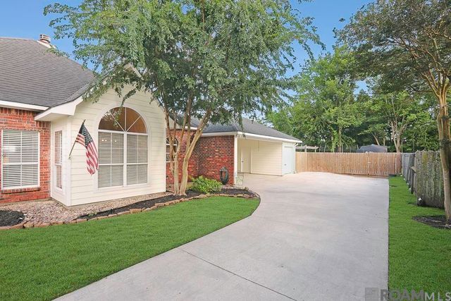 39504 Woodlake Dr, Prairieville, LA 70769
