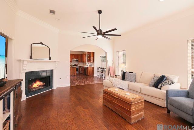 39504 Woodlake Dr, Prairieville, LA 70769