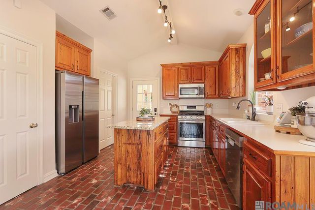 39504 Woodlake Dr, Prairieville, LA 70769