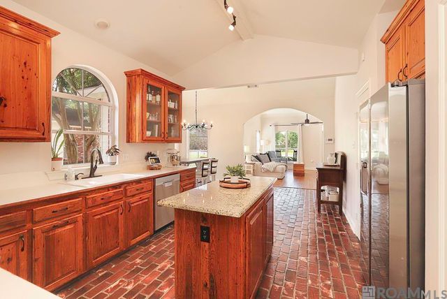39504 Woodlake Dr, Prairieville, LA 70769