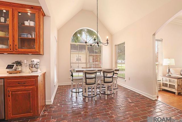 39504 Woodlake Dr, Prairieville, LA 70769