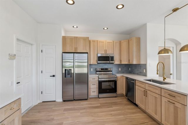 6054 54TH STREET N, St Petersburg, FL 33709