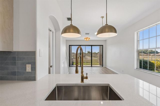 6054 54TH STREET N, St Petersburg, FL 33709