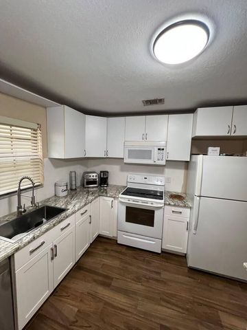 2290 SE Breckenridge Circle, Port St. Lucie, FL 34952