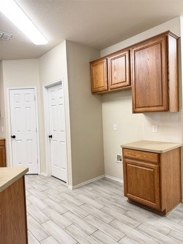 10125 Sourwood Drive, Fort Worth, TX 76244