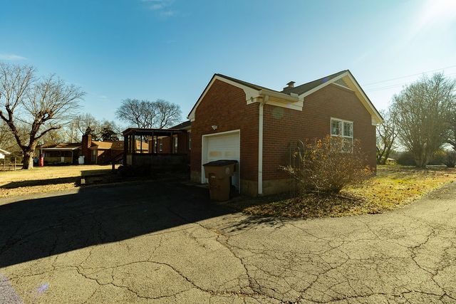 2556 Lakeland Dr, Nashville, TN 37214