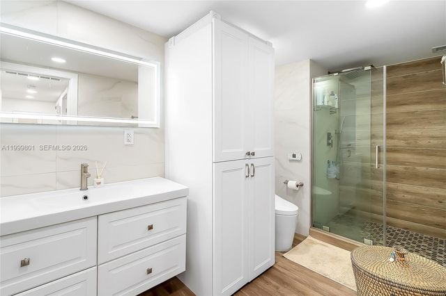 600 Three Islands Blvd 604, Hallandale Beach, FL 33009