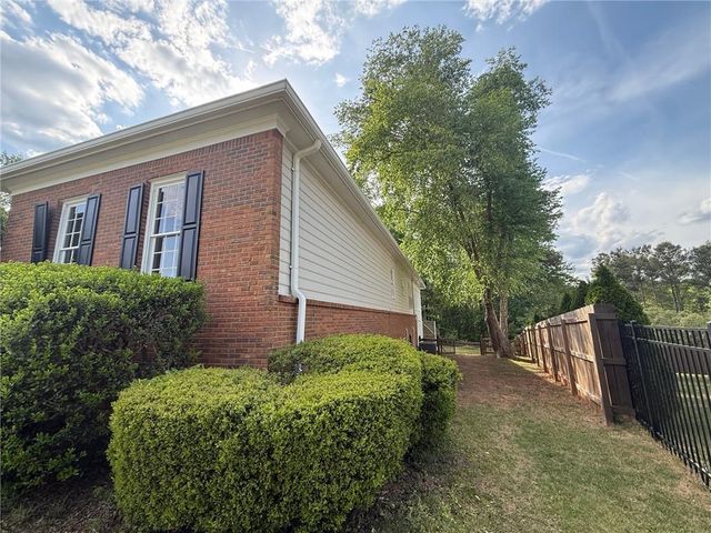 3607 Hampstead Lane NE, Roswell, GA 30075