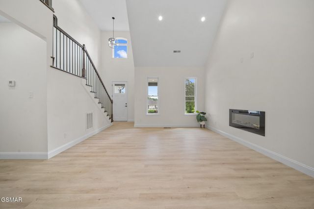 340 Battlefield Drive, Dandridge, TN 37725