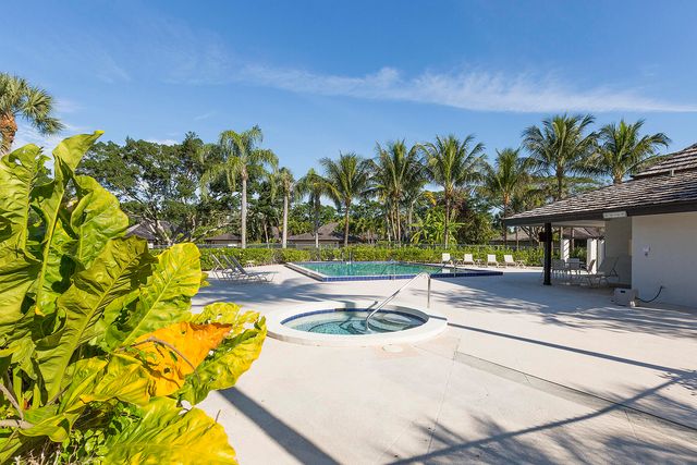 11818 Pebblewood Drive 101, Wellington, FL 33414