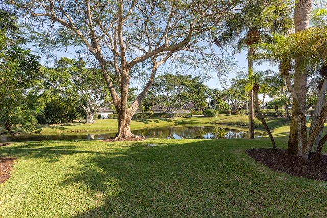 11818 Pebblewood Drive 101, Wellington, FL 33414