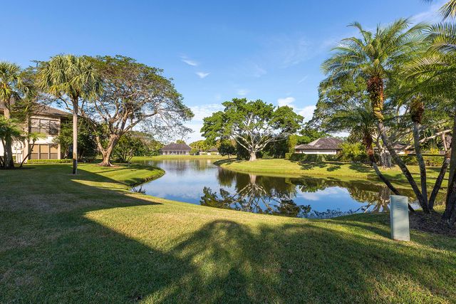 11818 Pebblewood Drive 101, Wellington, FL 33414