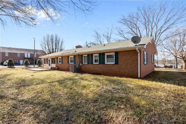 3805 Littlebrook Drive, Clemmons, NC 27012