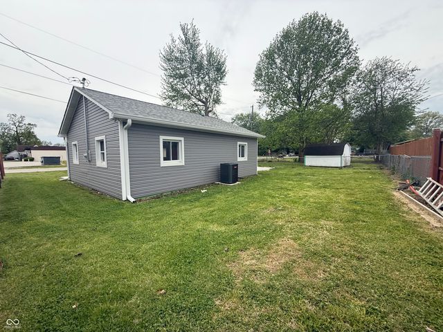 106 W Chestnut Street, Fairland, IN 46126