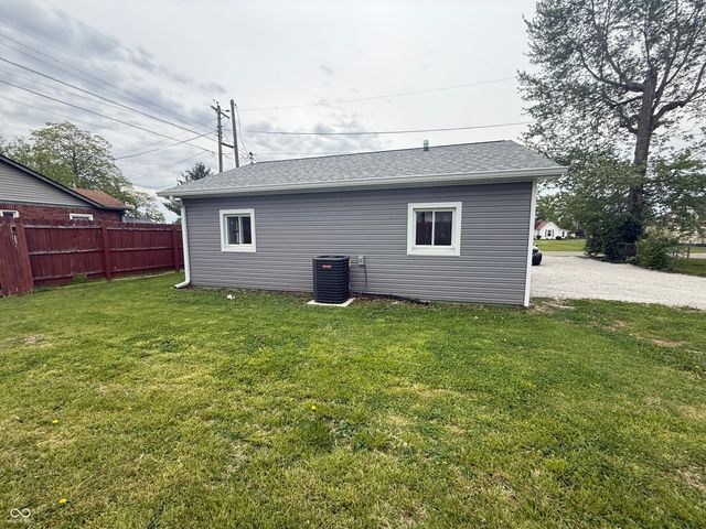 106 W Chestnut Street, Fairland, IN 46126