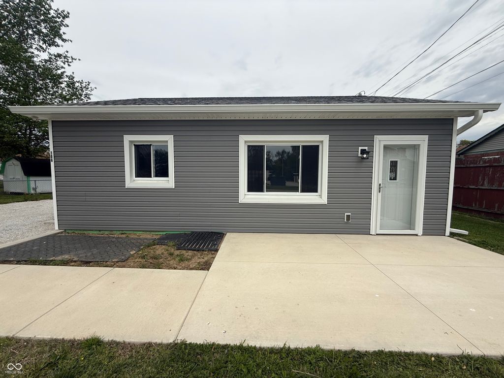 106 W Chestnut Street, Fairland, IN 46126